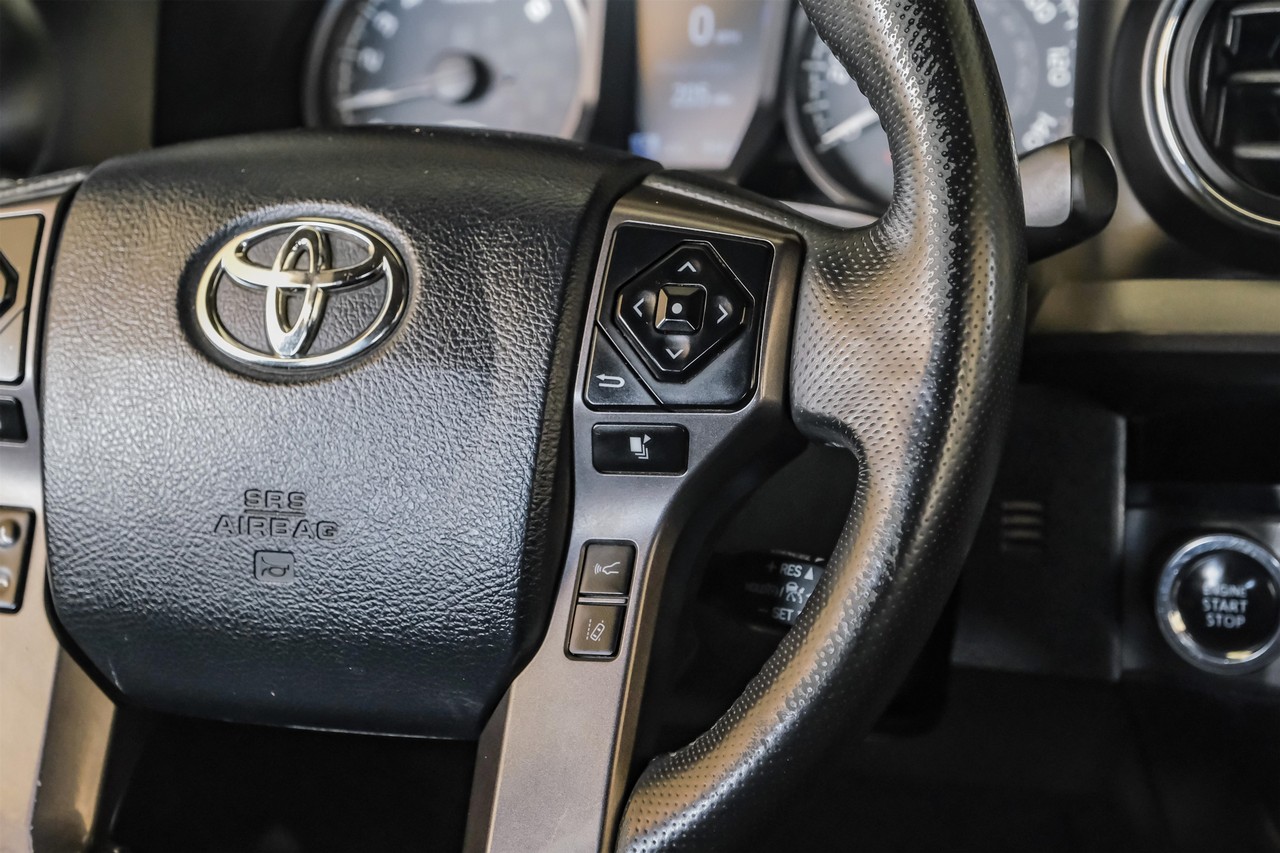 Toyota Tacoma Vehicle Main Gallery Image 16