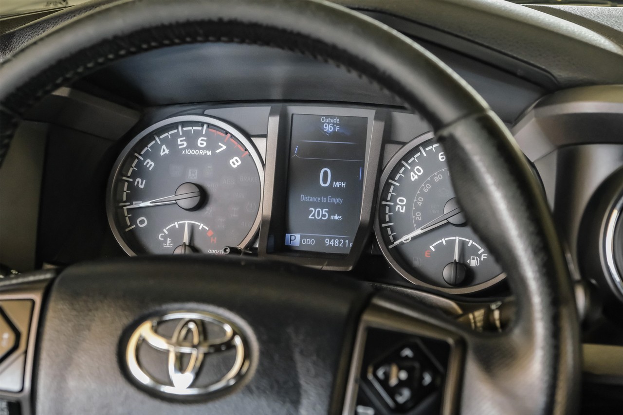 Toyota Tacoma Vehicle Main Gallery Image 17