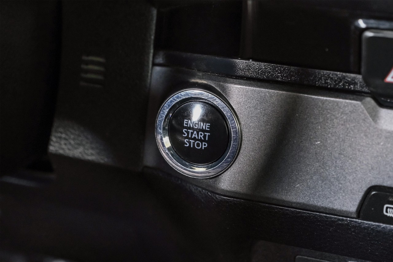 Toyota Tacoma Vehicle Main Gallery Image 20