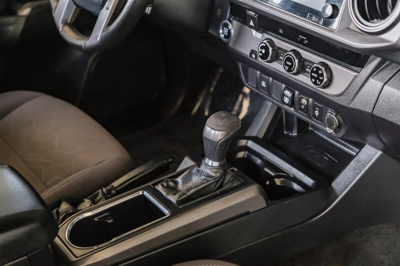 Toyota Tacoma Vehicle Main Gallery Image 23