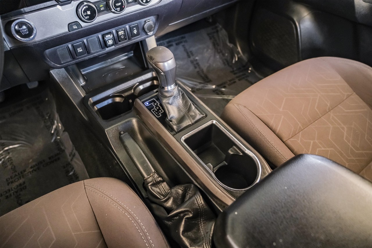 Toyota Tacoma Vehicle Main Gallery Image 24