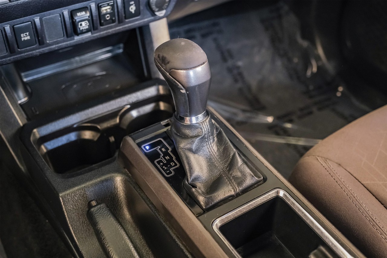 Toyota Tacoma Vehicle Main Gallery Image 25