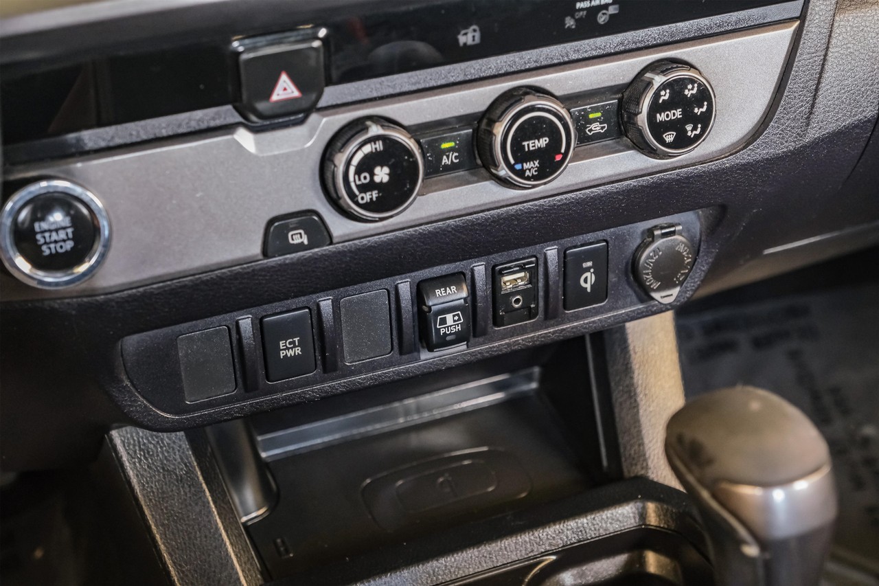 Toyota Tacoma Vehicle Main Gallery Image 26