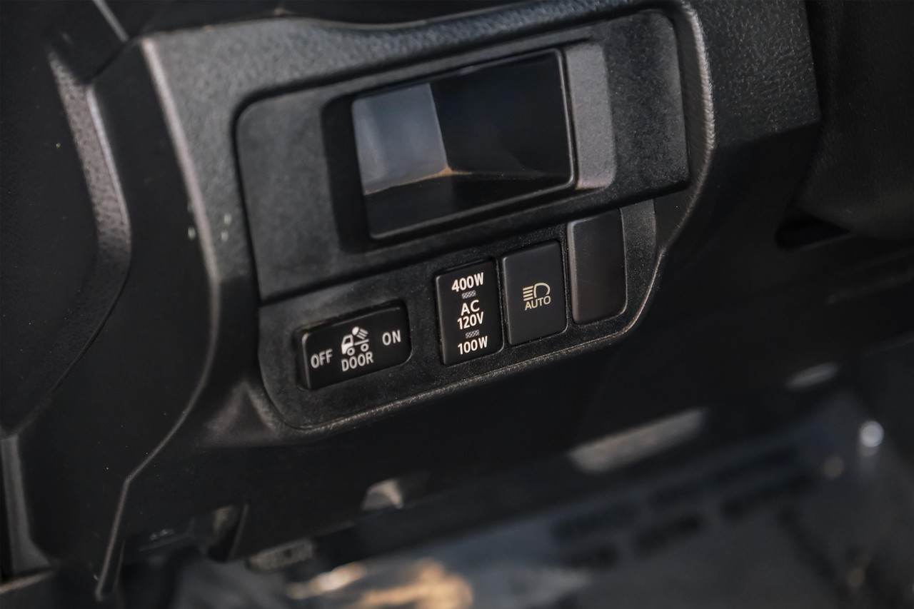 Toyota Tacoma Vehicle Main Gallery Image 28
