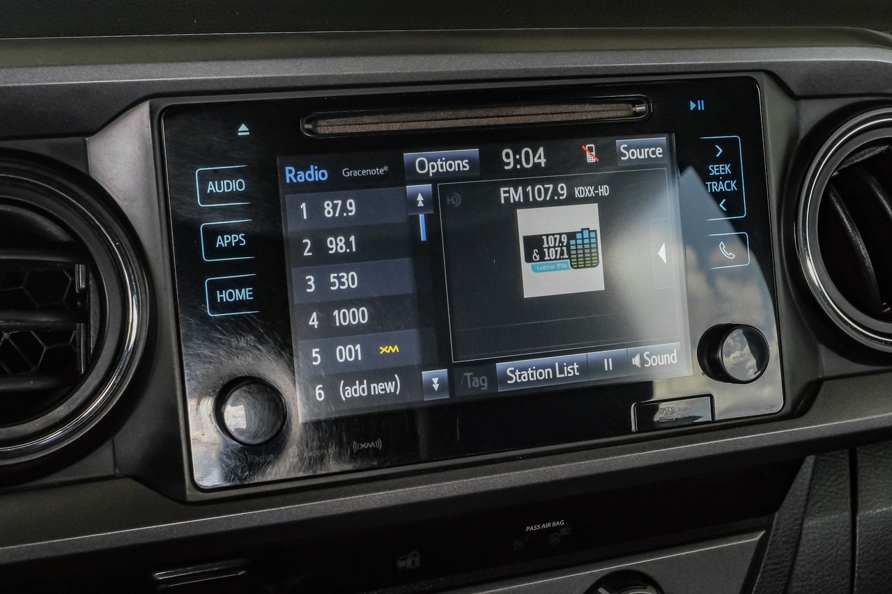 Toyota Tacoma Vehicle Main Gallery Image 30