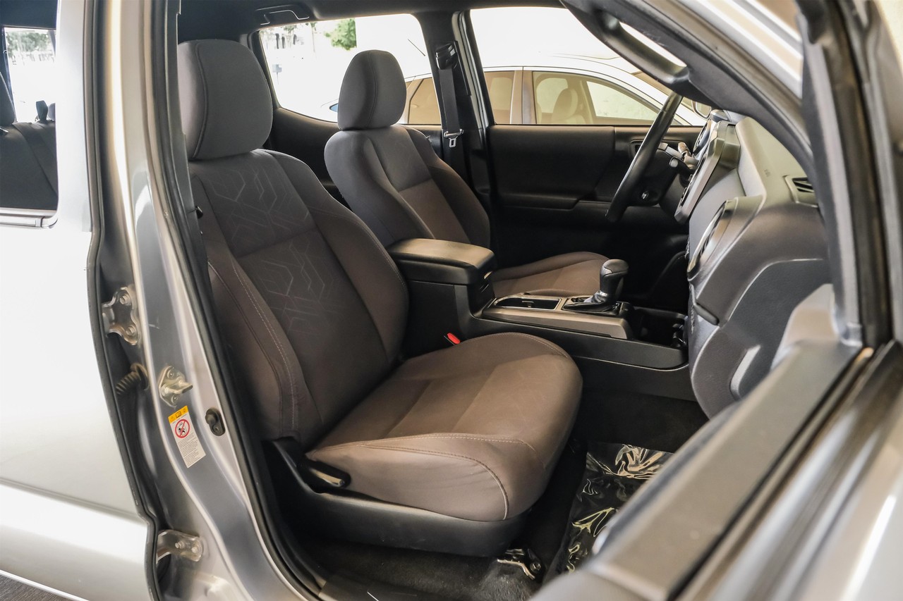 Toyota Tacoma Vehicle Main Gallery Image 35