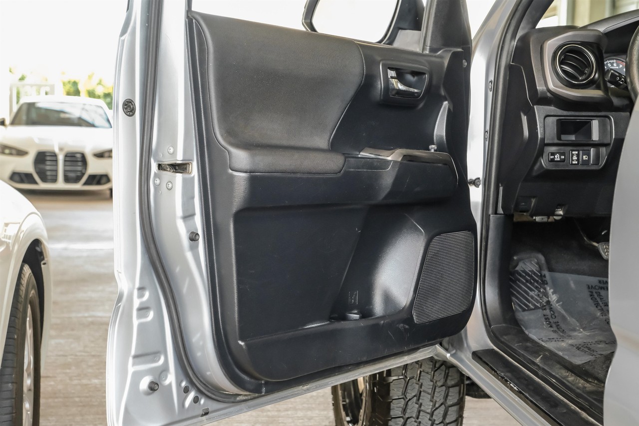 Toyota Tacoma Vehicle Main Gallery Image 42