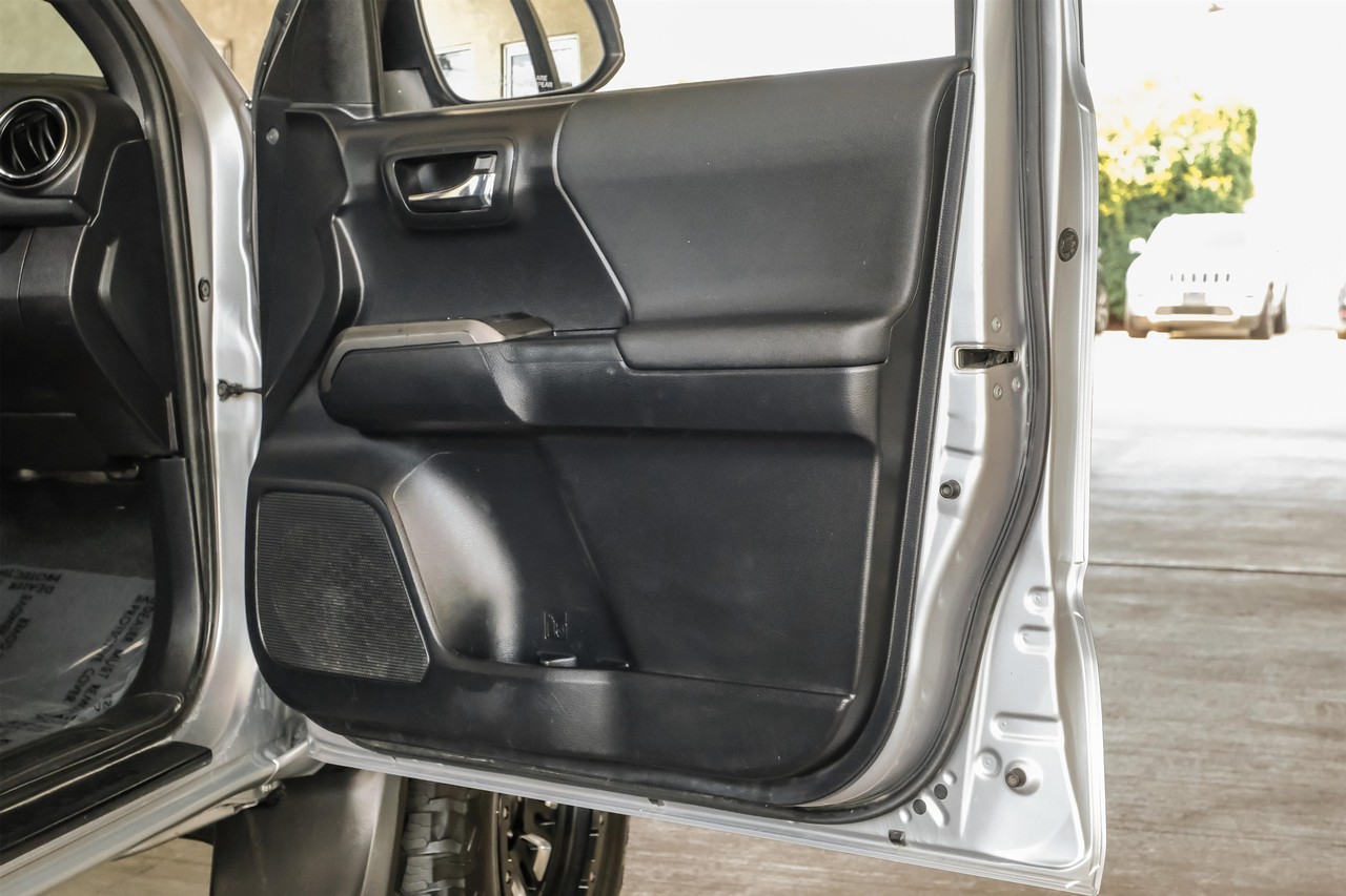 Toyota Tacoma Vehicle Main Gallery Image 44