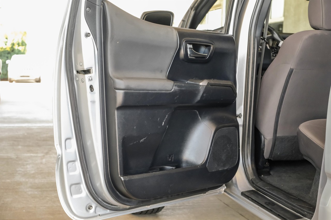 Toyota Tacoma Vehicle Main Gallery Image 45