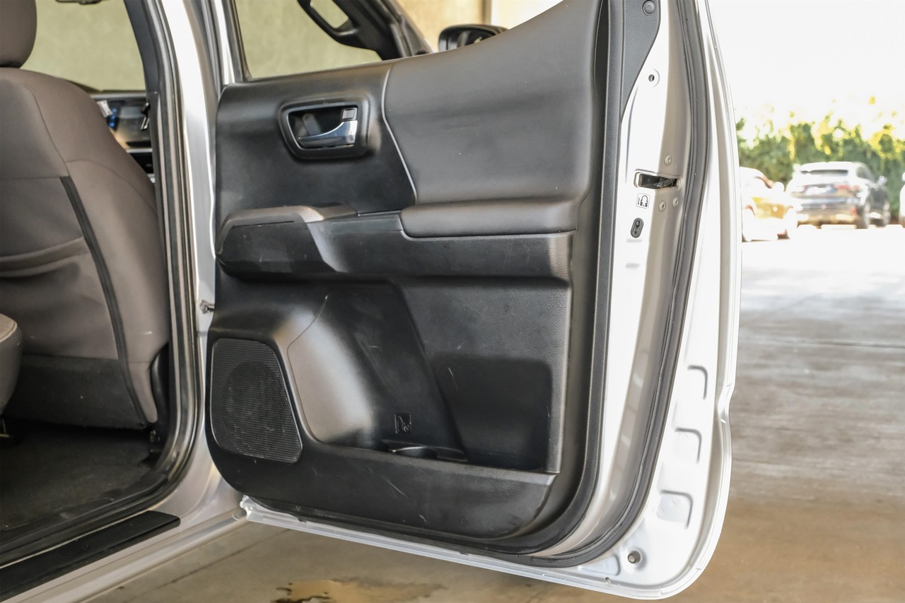 Toyota Tacoma Vehicle Main Gallery Image 46