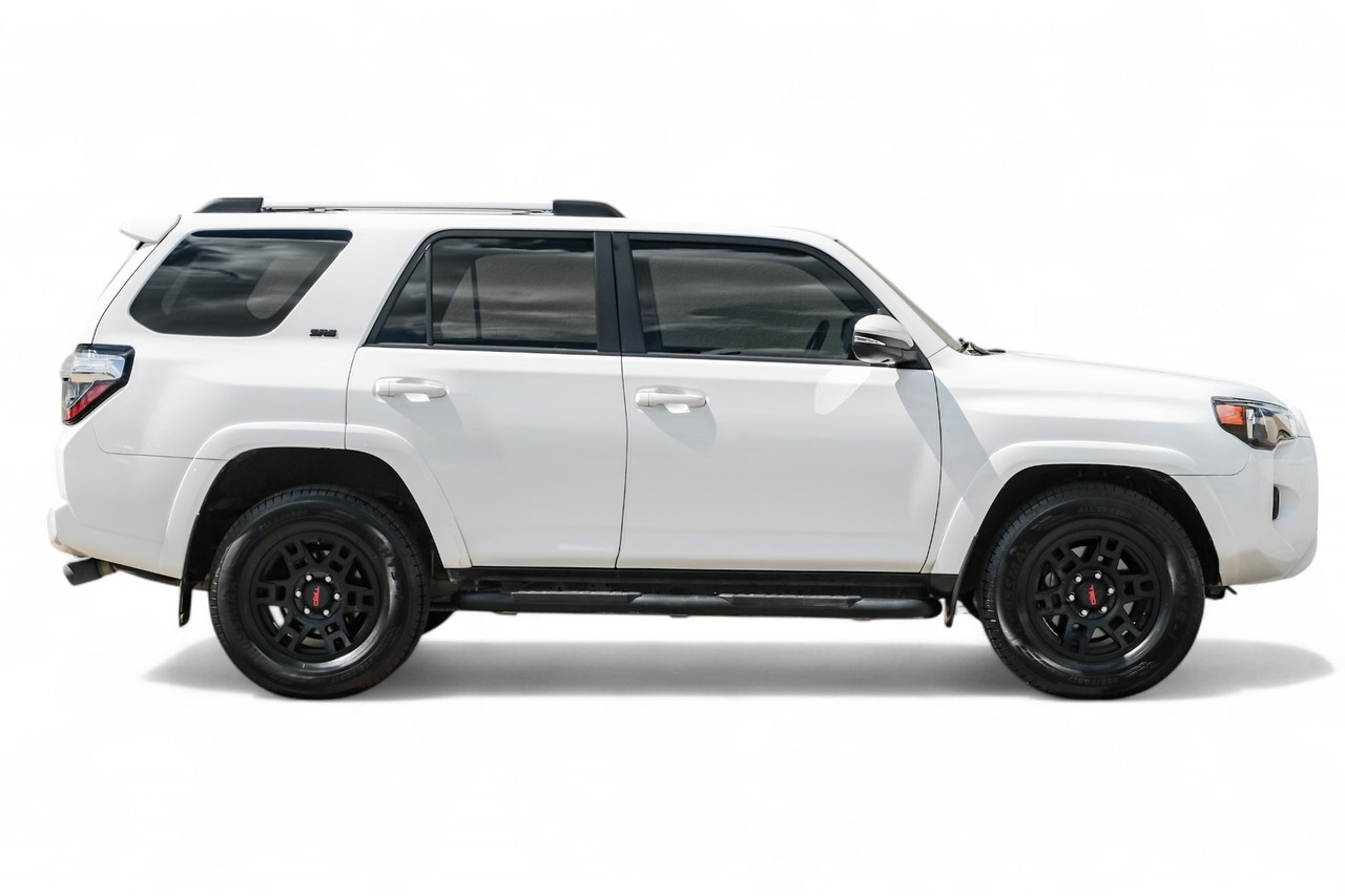 Toyota 4Runner Vehicle Main Gallery Image 08
