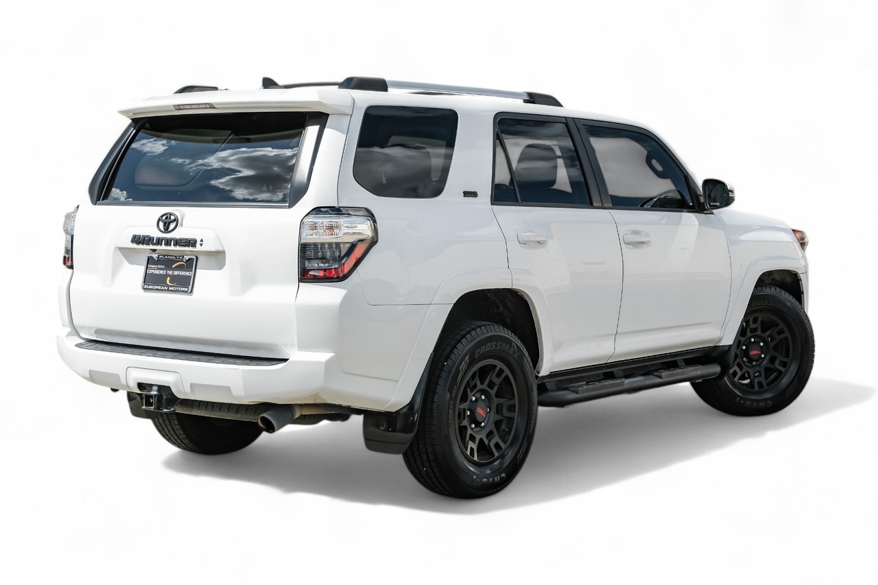 Toyota 4Runner Vehicle Main Gallery Image 09