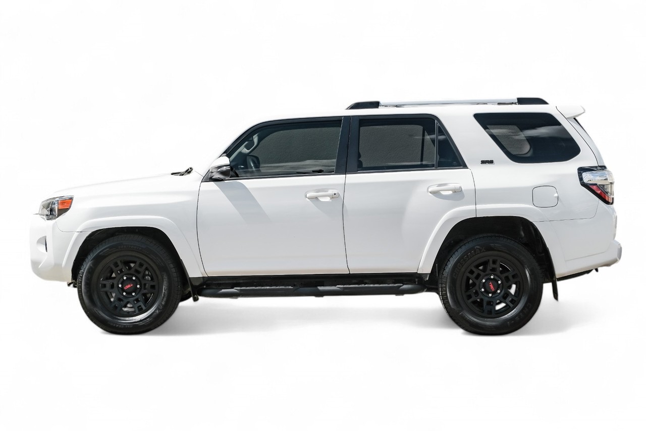 Toyota 4Runner Vehicle Main Gallery Image 12