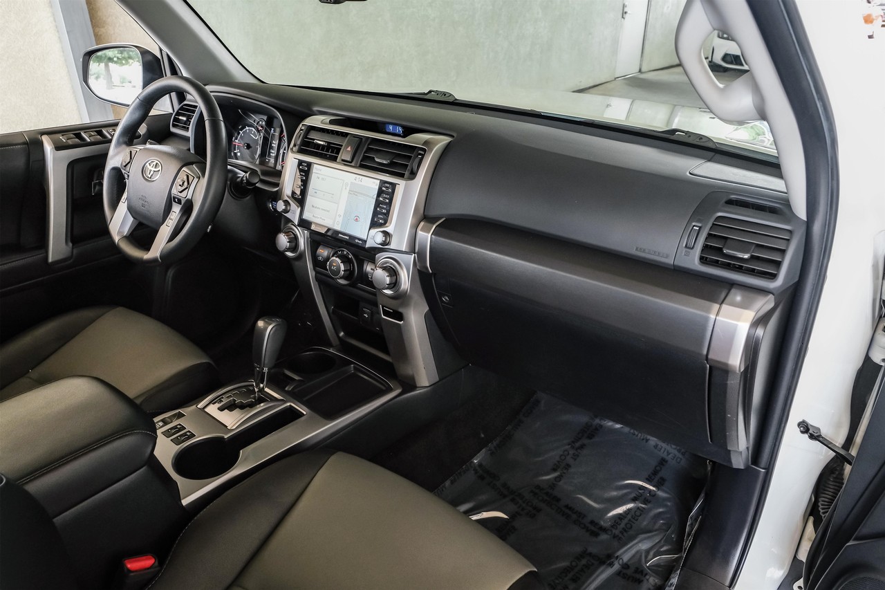 Toyota 4Runner Vehicle Main Gallery Image 13