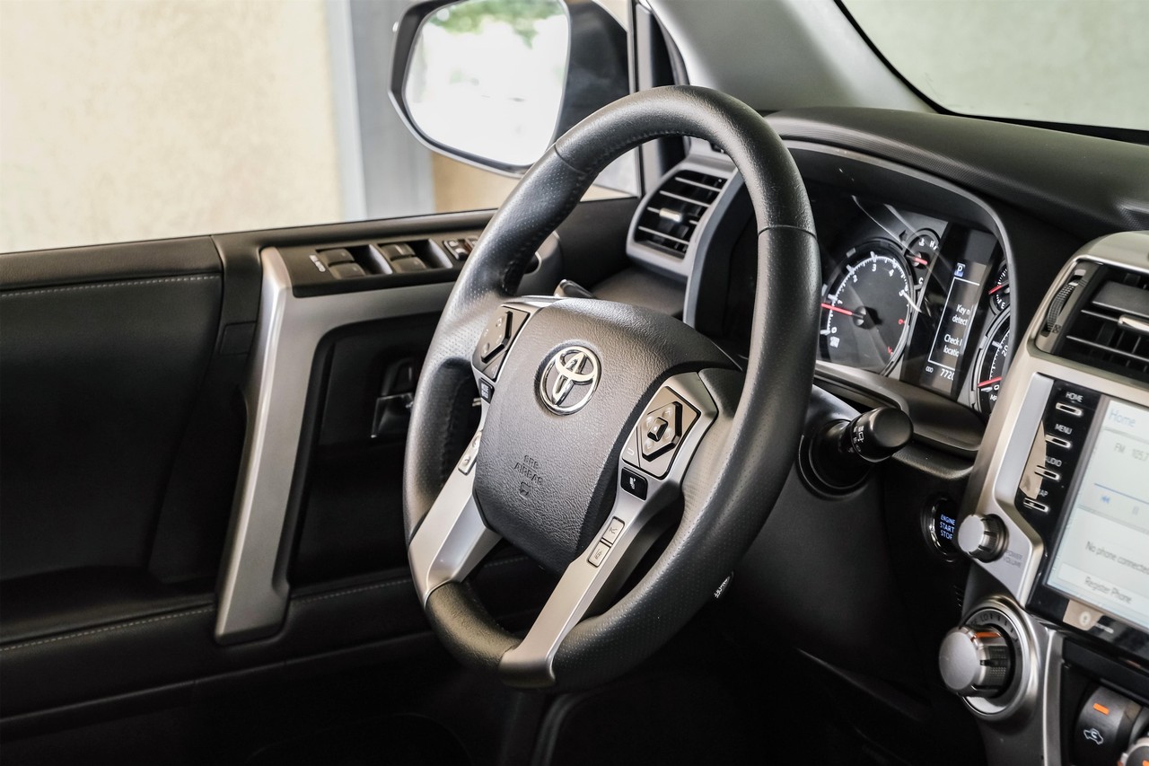 Toyota 4Runner Vehicle Main Gallery Image 14