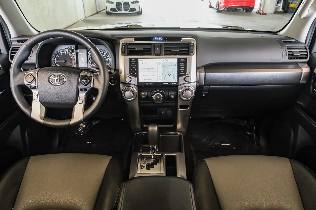Toyota 4Runner Vehicle Main Gallery Image 15