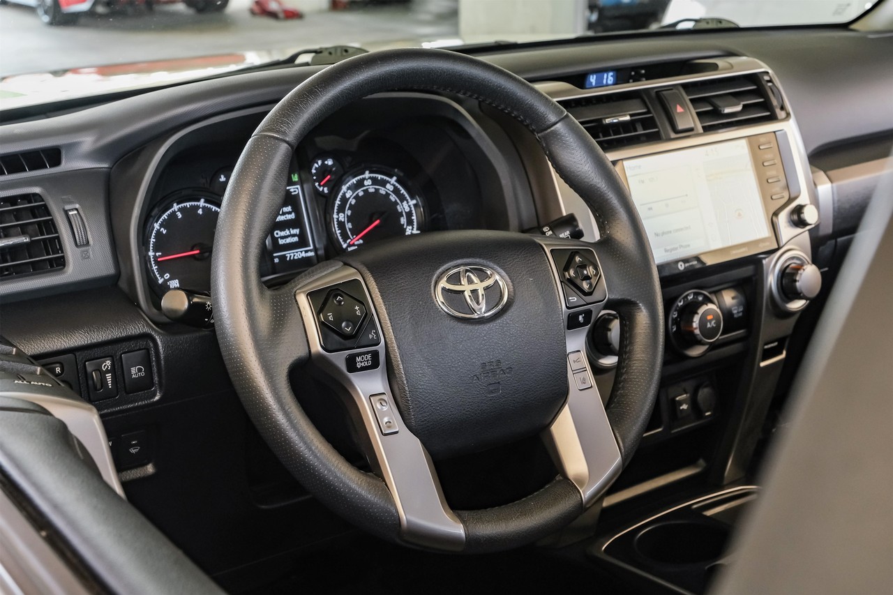 Toyota 4Runner Vehicle Main Gallery Image 16
