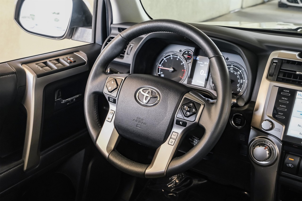 Toyota 4Runner Vehicle Main Gallery Image 17