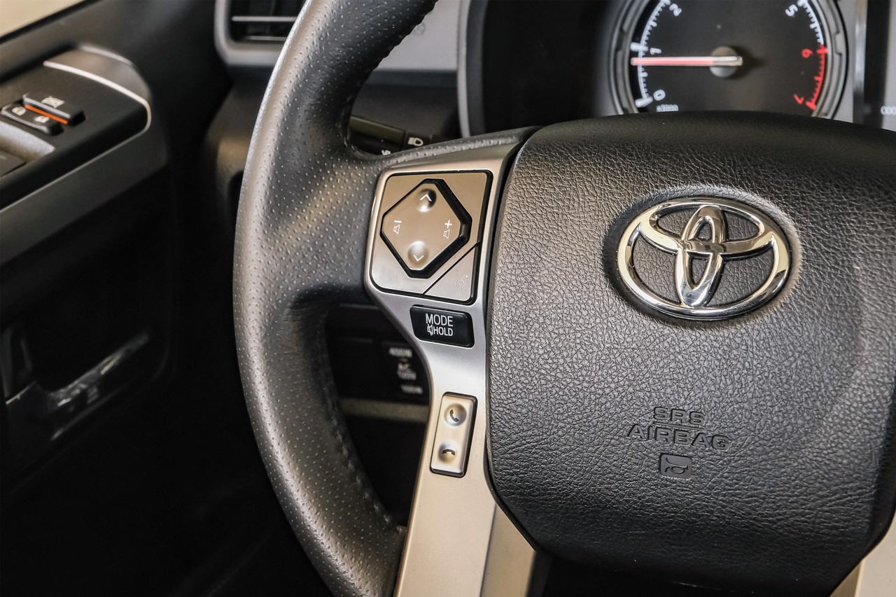 Toyota 4Runner Vehicle Main Gallery Image 18