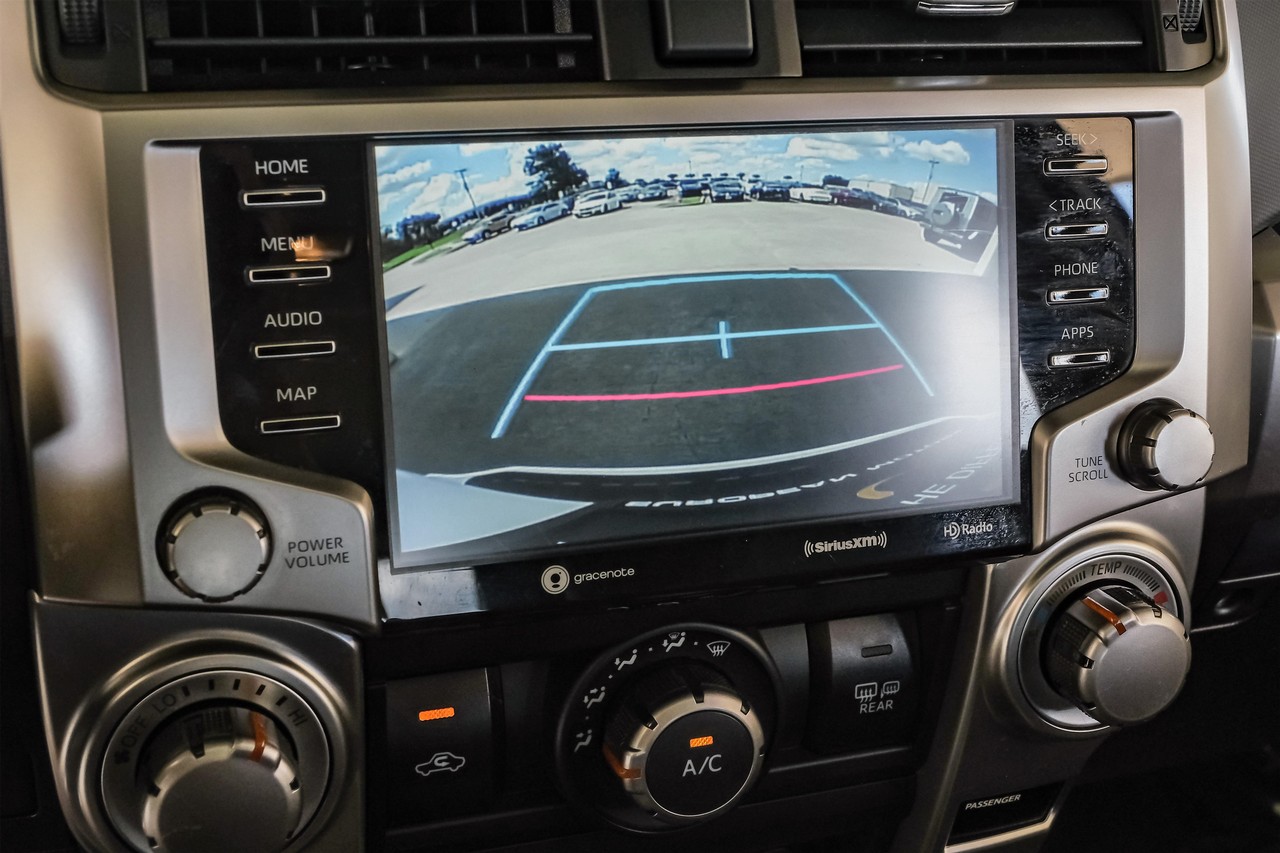 Toyota 4Runner Vehicle Main Gallery Image 24