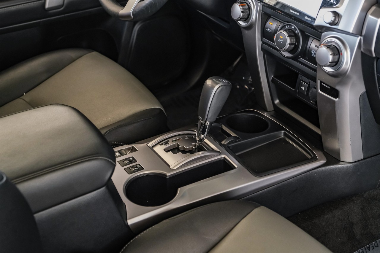 Toyota 4Runner Vehicle Main Gallery Image 26