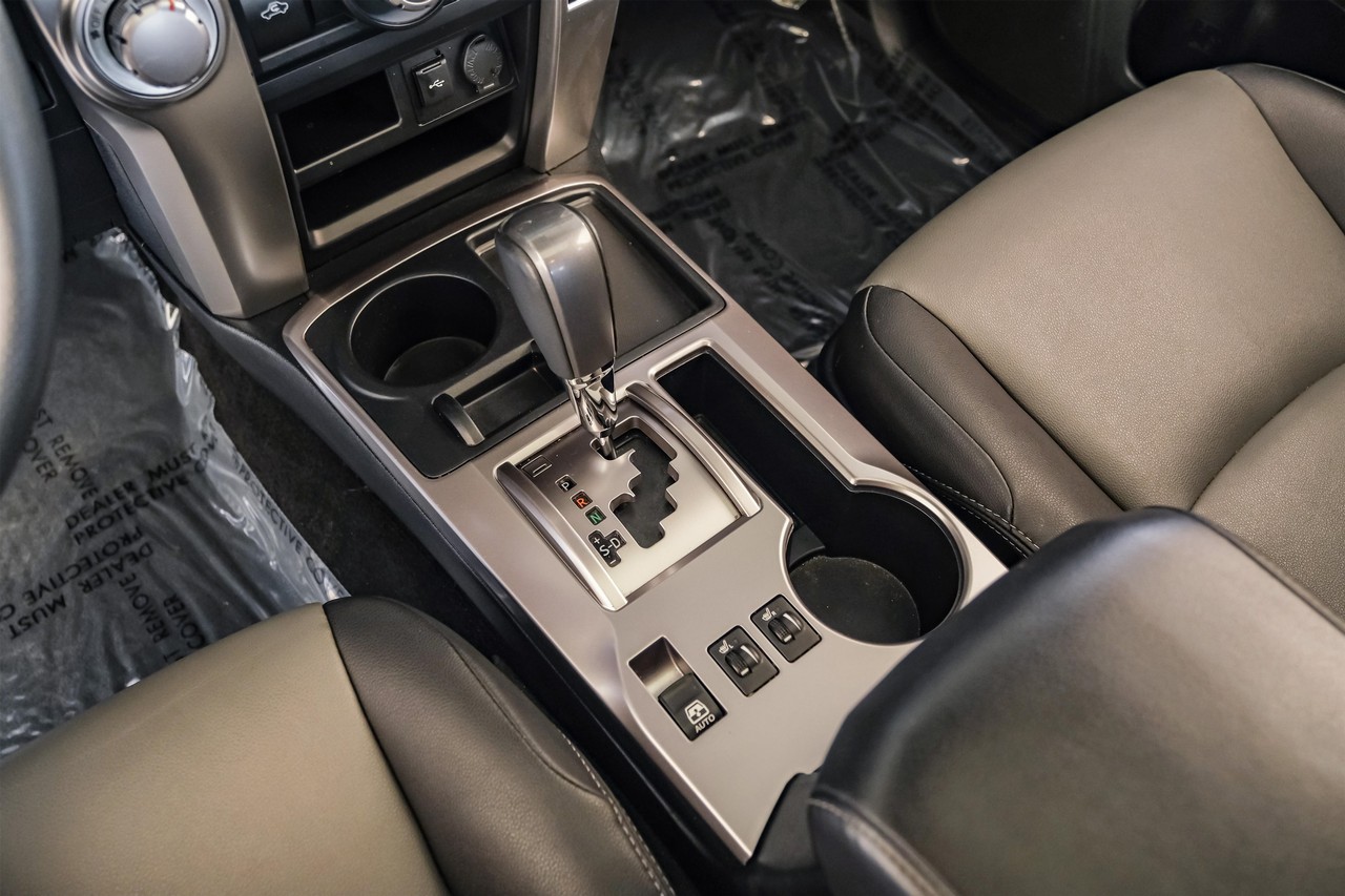 Toyota 4Runner Vehicle Main Gallery Image 27