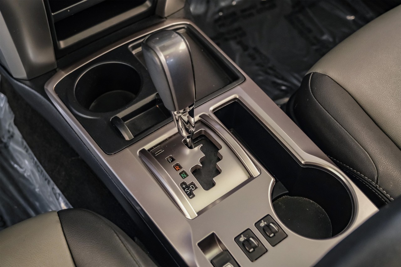 Toyota 4Runner Vehicle Main Gallery Image 28