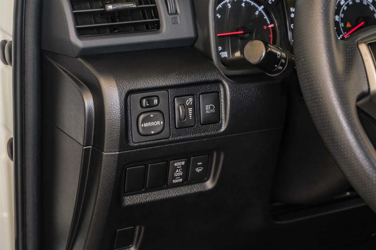 Toyota 4Runner Vehicle Main Gallery Image 33
