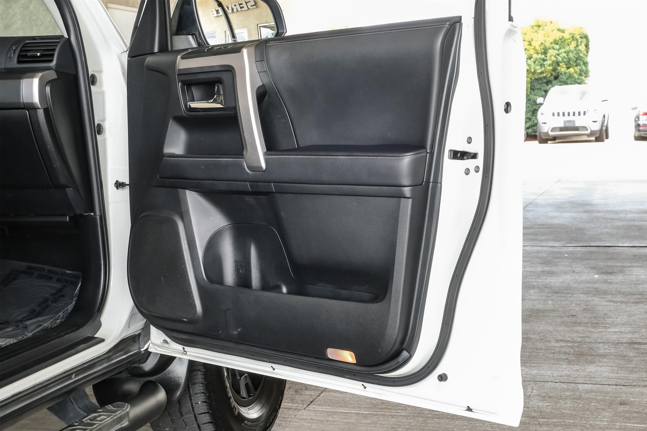 Toyota 4Runner Vehicle Main Gallery Image 47