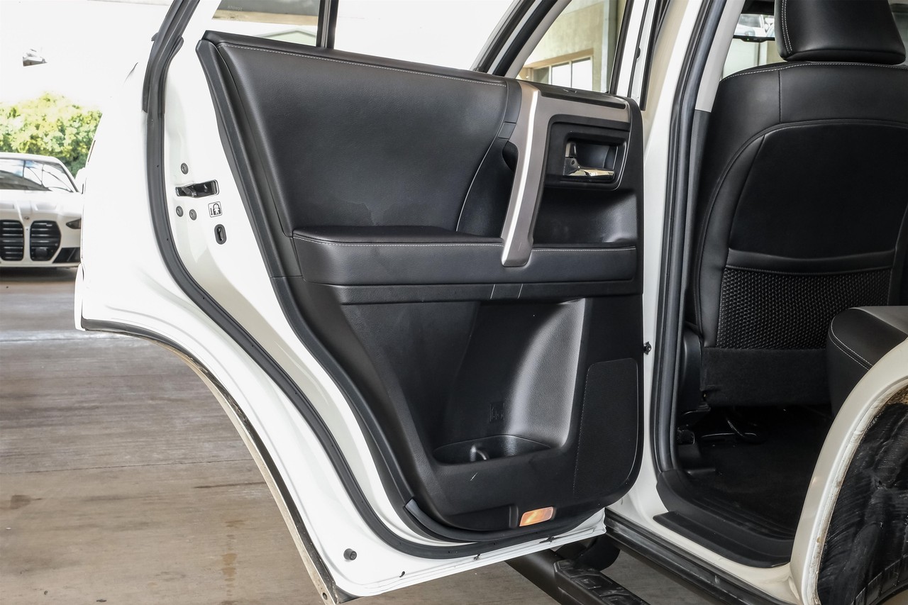 Toyota 4Runner Vehicle Main Gallery Image 48