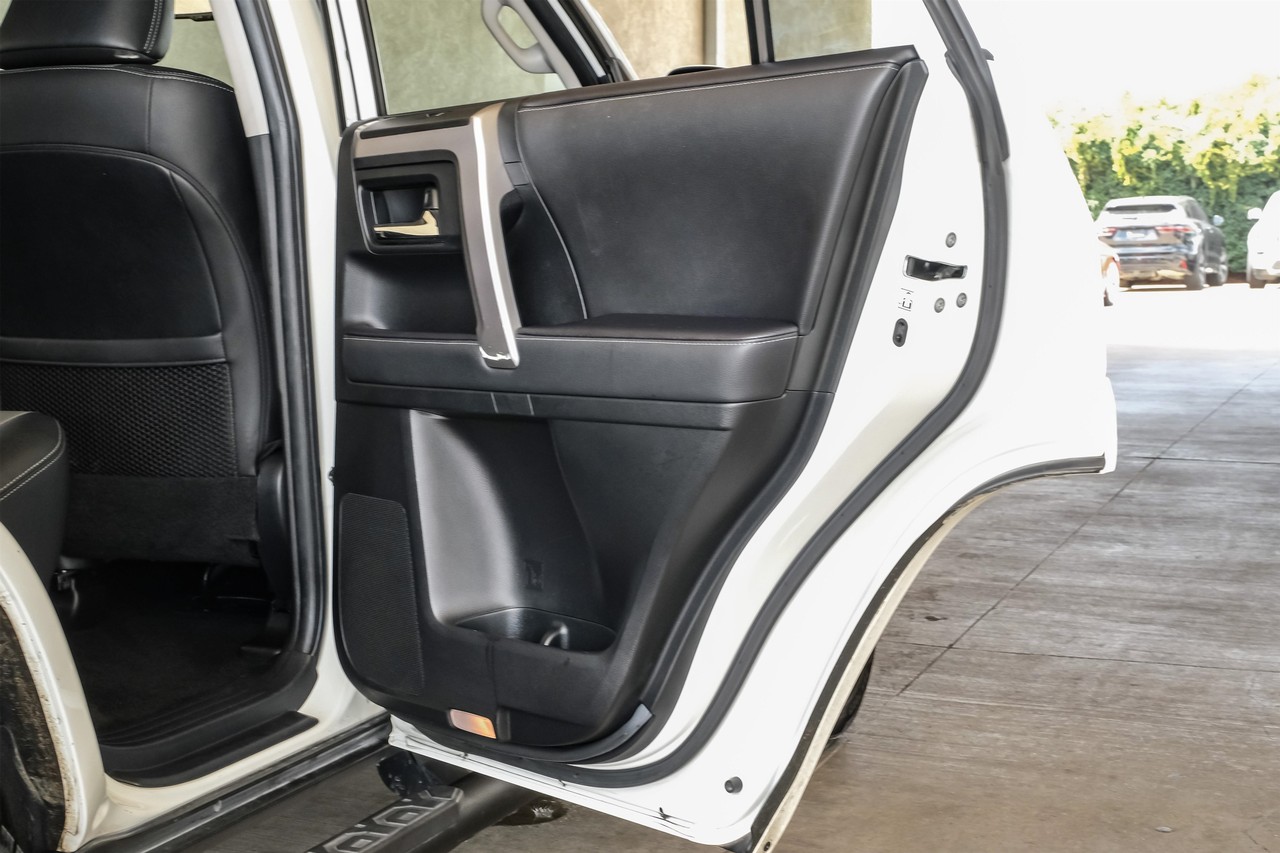 Toyota 4Runner Vehicle Main Gallery Image 49