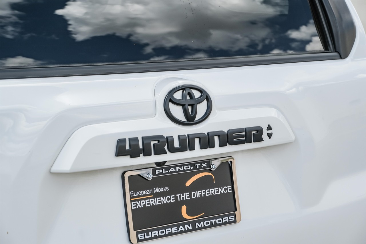 Toyota 4Runner Vehicle Main Gallery Image 54