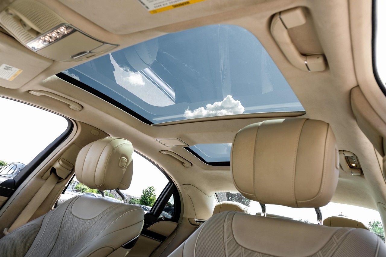 Mercedes-Benz S-Class Vehicle Main Gallery Image 05