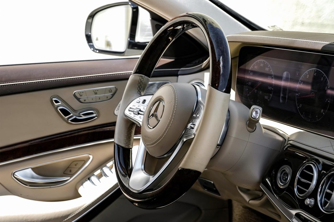 Mercedes-Benz S-Class Vehicle Main Gallery Image 14