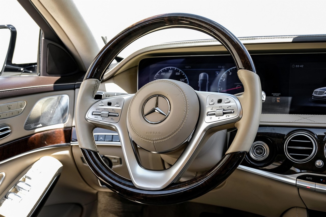 Mercedes-Benz S-Class Vehicle Main Gallery Image 17