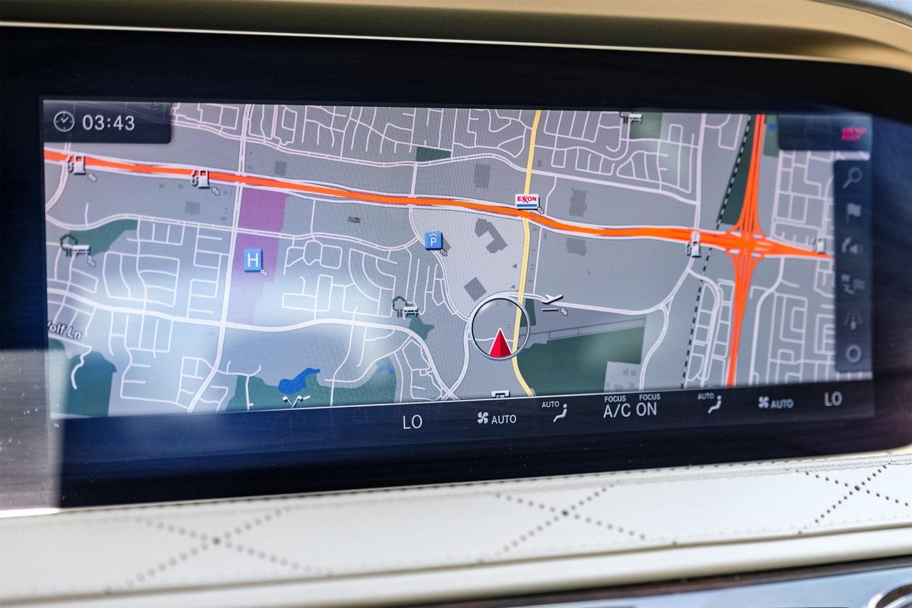 Mercedes-Benz S-Class Vehicle Main Gallery Image 22