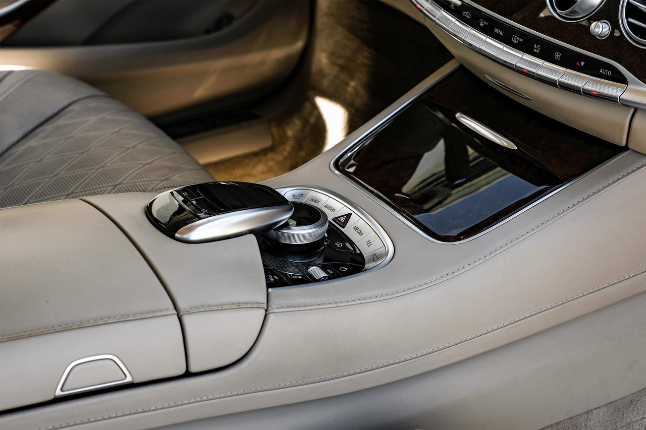 Mercedes-Benz S-Class Vehicle Main Gallery Image 24