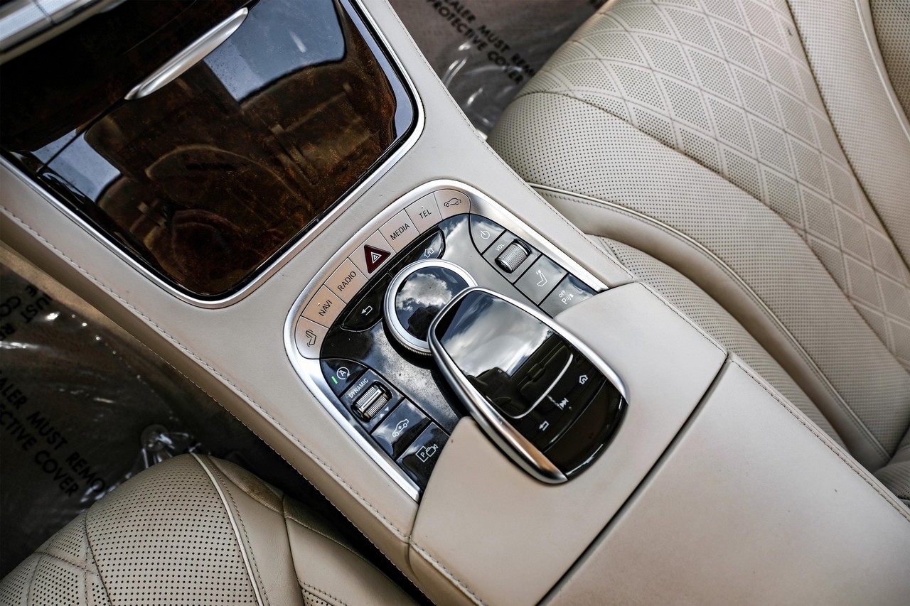 Mercedes-Benz S-Class Vehicle Main Gallery Image 25