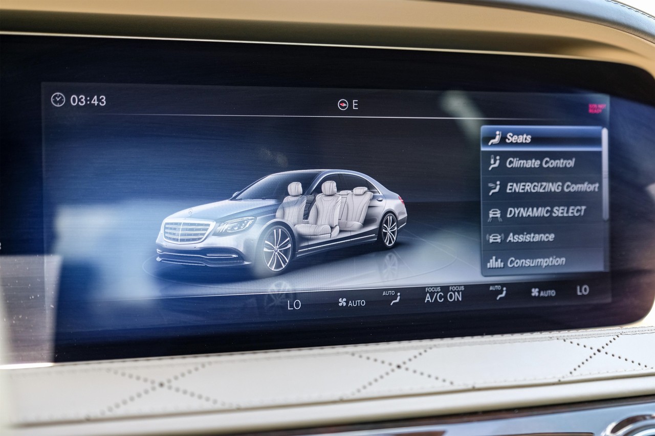 Mercedes-Benz S-Class Vehicle Main Gallery Image 28