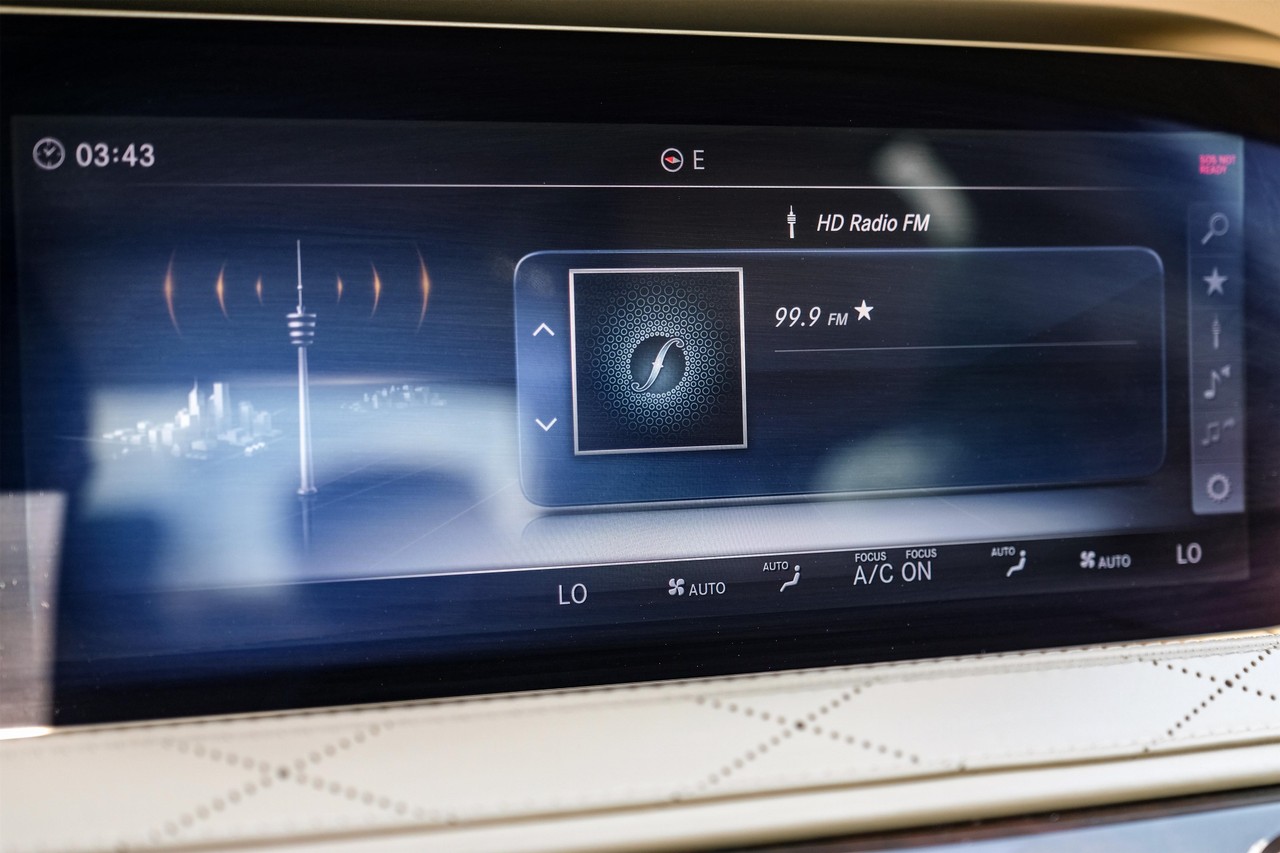 Mercedes-Benz S-Class Vehicle Main Gallery Image 29