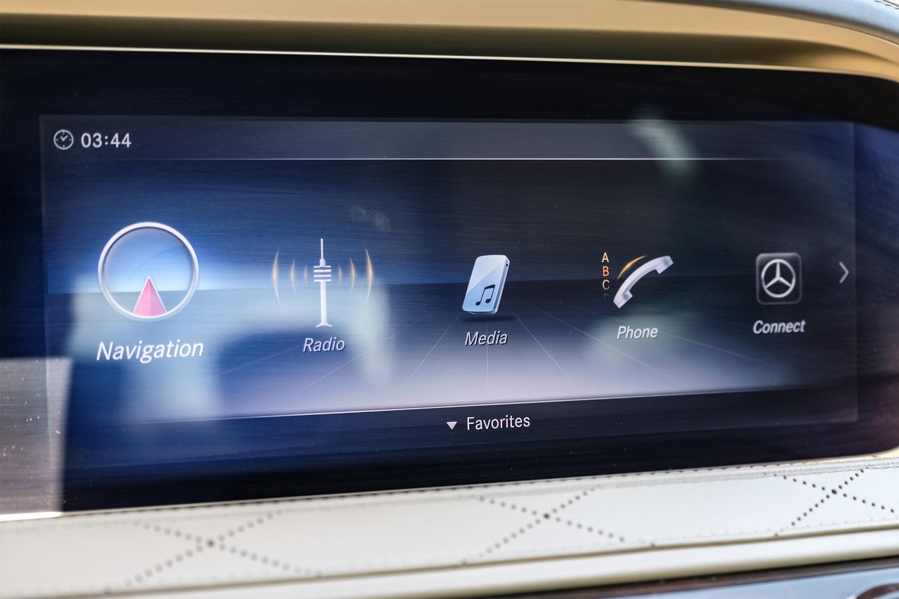 Mercedes-Benz S-Class Vehicle Main Gallery Image 30