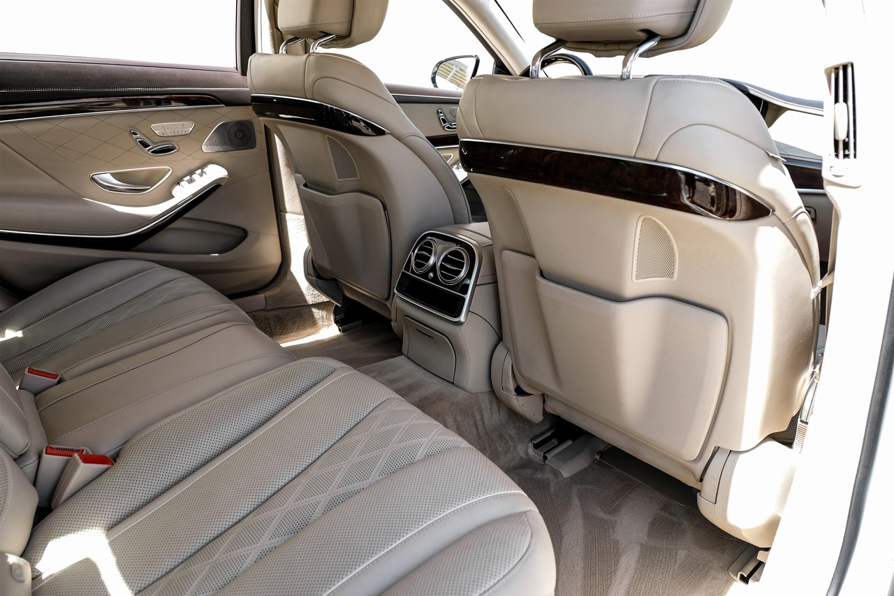 Mercedes-Benz S-Class Vehicle Main Gallery Image 33