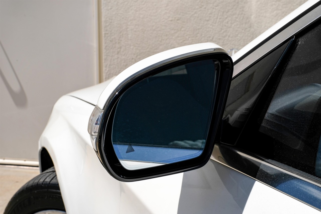 Mercedes-Benz S-Class Vehicle Main Gallery Image 37