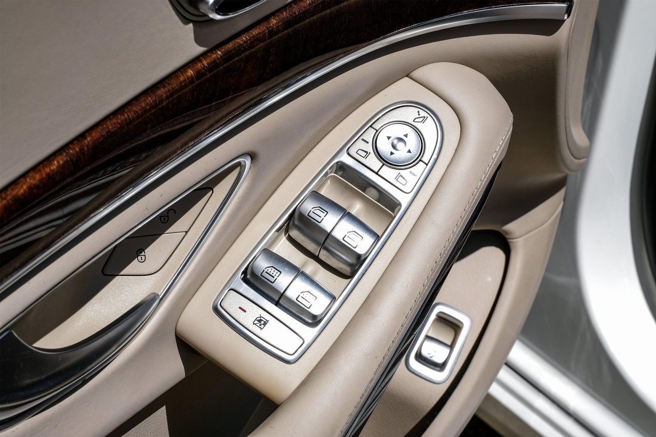 Mercedes-Benz S-Class Vehicle Main Gallery Image 39