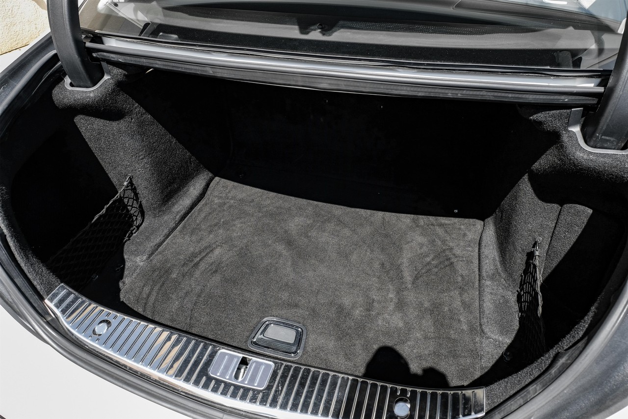 Mercedes-Benz S-Class Vehicle Main Gallery Image 46