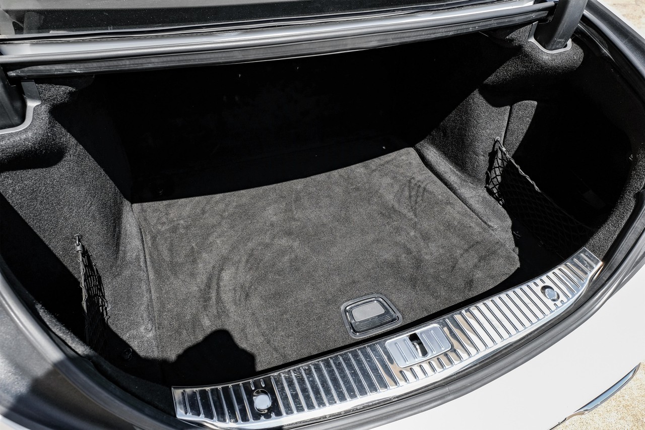 Mercedes-Benz S-Class Vehicle Main Gallery Image 47