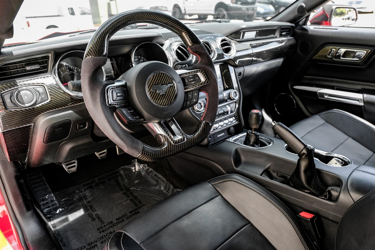 Ford Mustang Vehicle Main Gallery Image 03