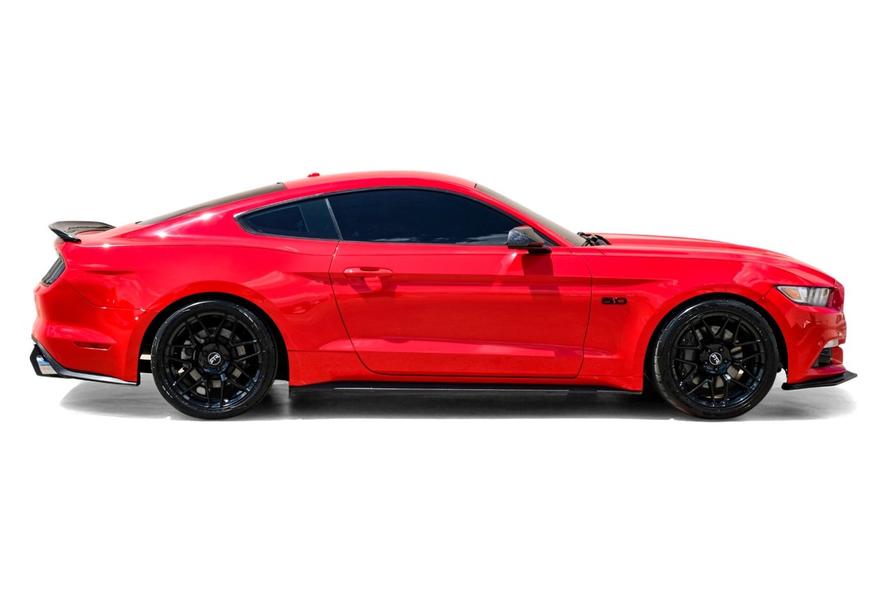 Ford Mustang Vehicle Main Gallery Image 07