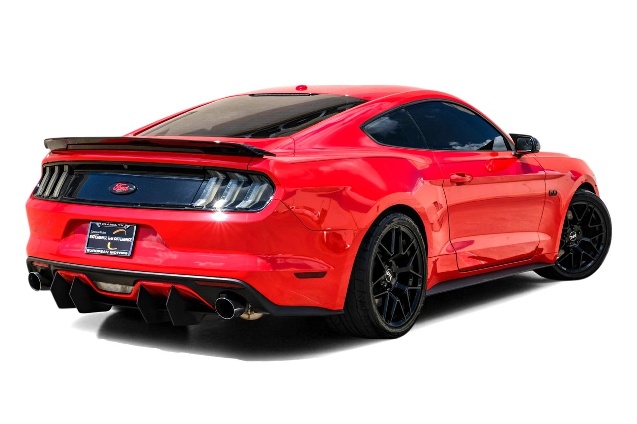 Ford Mustang Vehicle Main Gallery Image 08