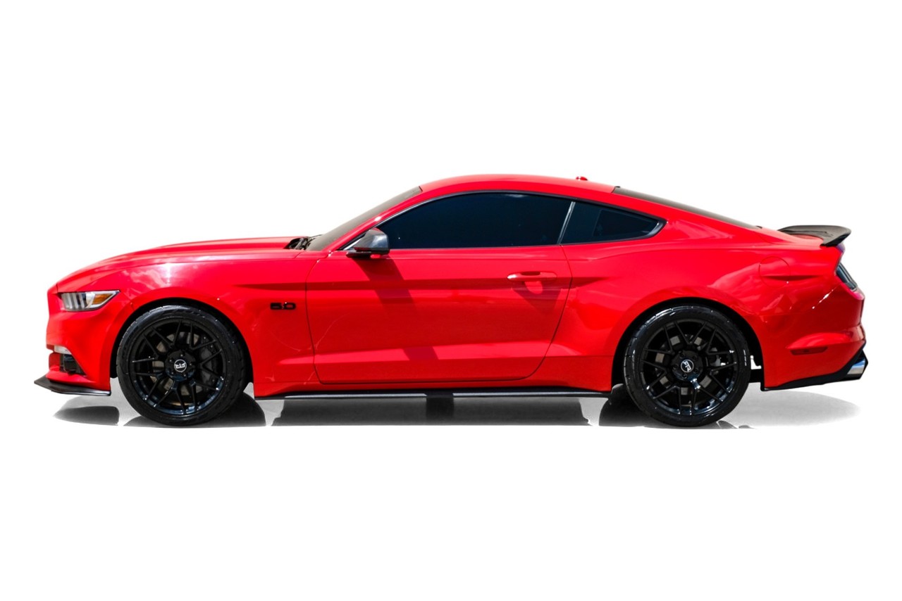 Ford Mustang Vehicle Main Gallery Image 11